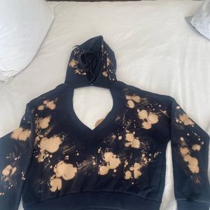 Honey Punch V neck Tie Dye sweatshirt SZ L